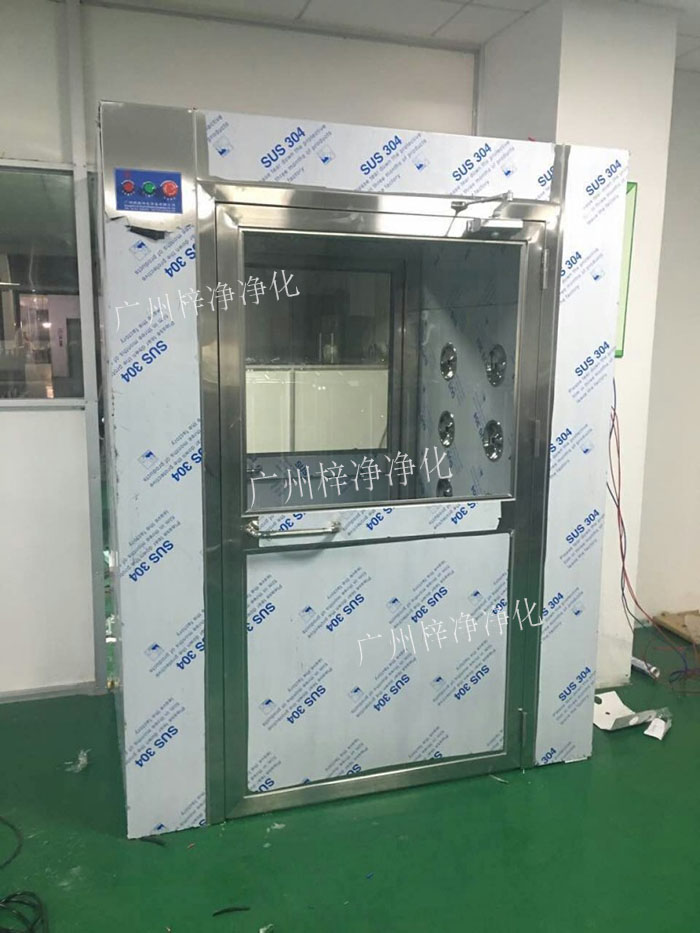 防爆風(fēng)淋室是指風(fēng)淋室的電機(jī)、指示燈、照明燈、接線管必須嚴(yán)格按照防爆標(biāo)準(zhǔn) 防爆風(fēng)淋室是指風(fēng)淋室的電機(jī)、指示燈、照明燈、接線管必須嚴(yán)格按照防爆標(biāo)準(zhǔn)