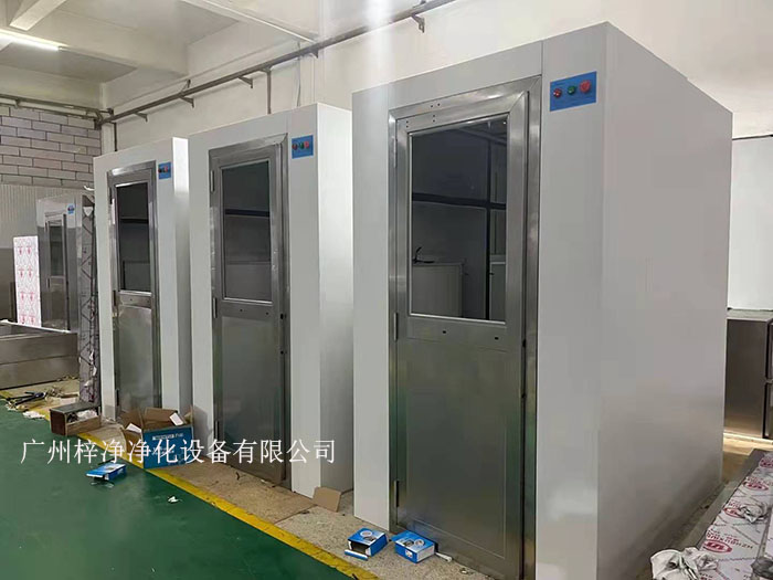 風(fēng)淋室風(fēng)機(jī)和高效過(guò)濾器的定期檢查與維護(hù)保養(yǎng)是確保潔凈室空氣質(zhì)量的關(guān)鍵環(huán)節(jié)。