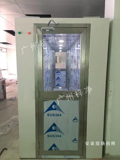 5米風淋通道現場安裝實拍 5米風淋通道現場安裝實拍